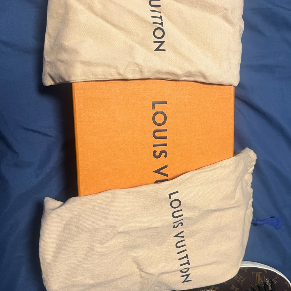 Louis Vuitton Front Row Sneaker - Picture 10 of 12